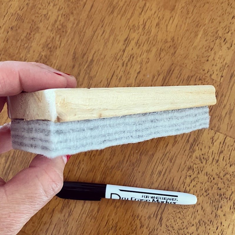 Brosse à tableau blanc MME EMMANUELLE - Les Zacôtés d’Emilie