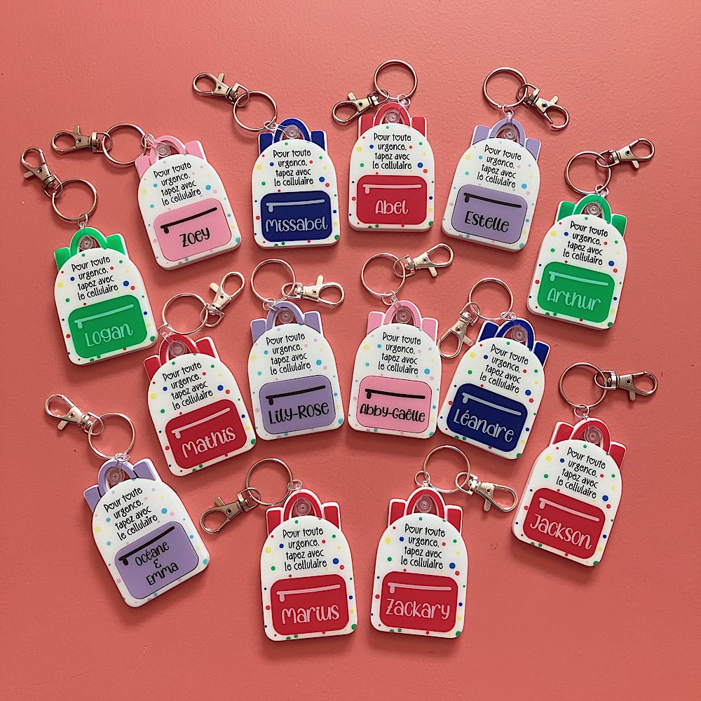 Porte - clé sac à dos avec prénom et numéro d'urgence - Les Zacôtés d’Emilie