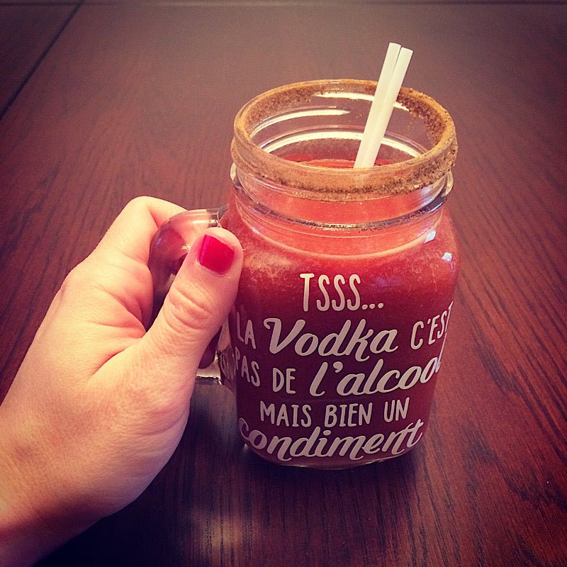 Décalque "Tsss...la Vodka, c'est pas de l'alcool mais bien un condiment" - Les Zacôtés d’Emilie
