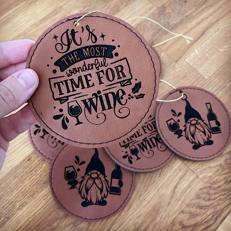 Ornement rond en cuir « It’s the most wonderful time for WINE »