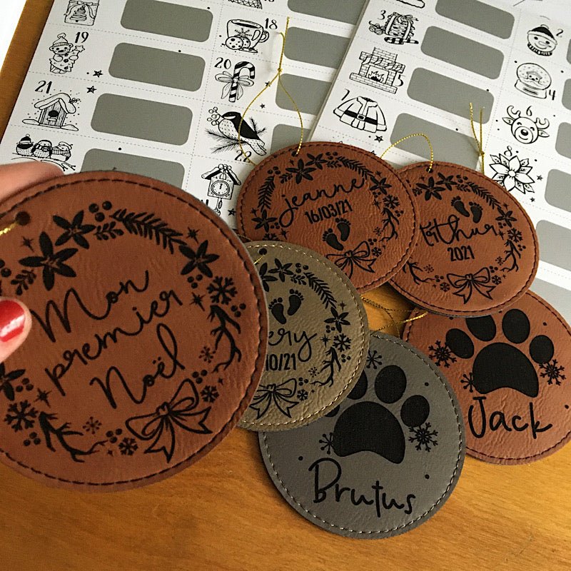 Ornement rond en cuir personnalisé avec le nom de votre chat/chien - Les Zacôtés d’Emilie