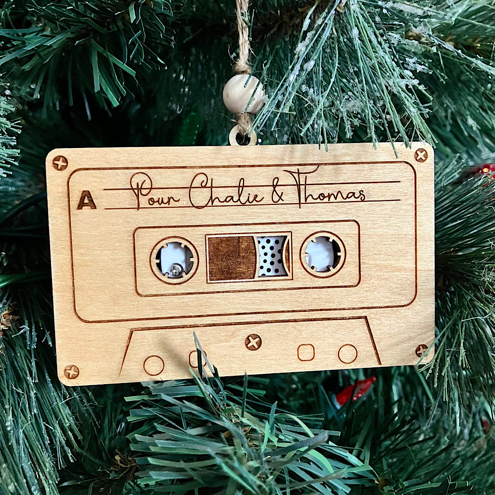La cassette enregistreuse (version lutin et Père Noël)