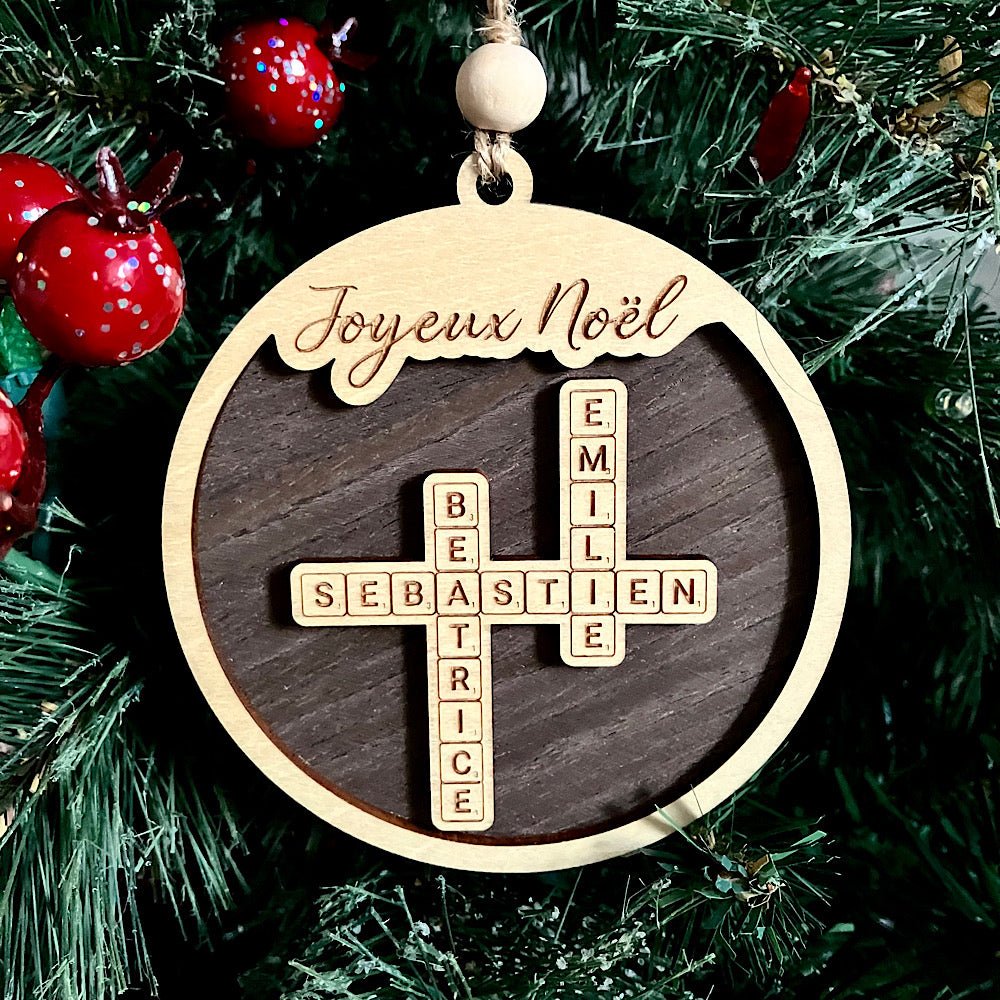 Ornement en bois avec prénoms en scrabble - Les Zacôtés d’Emilie