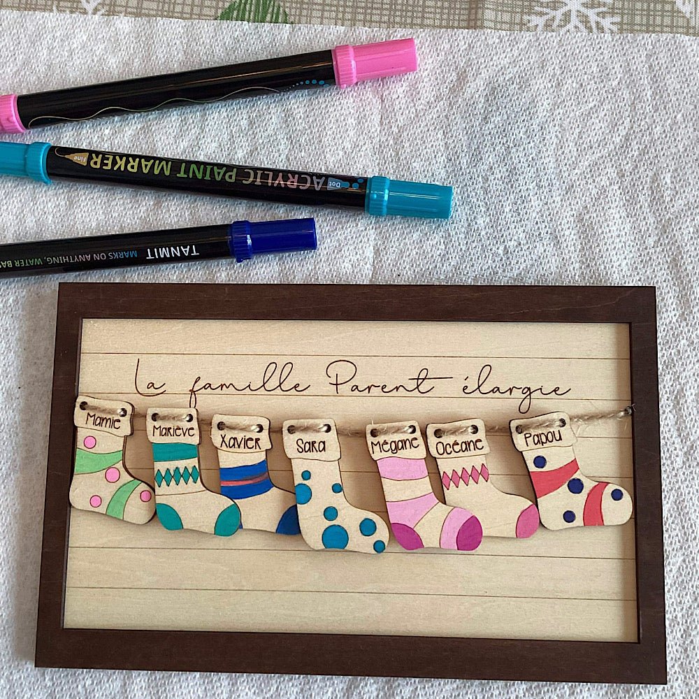 Plaquette familiale en bois avec bas de Noël - Les Zacôtés d’Emilie
