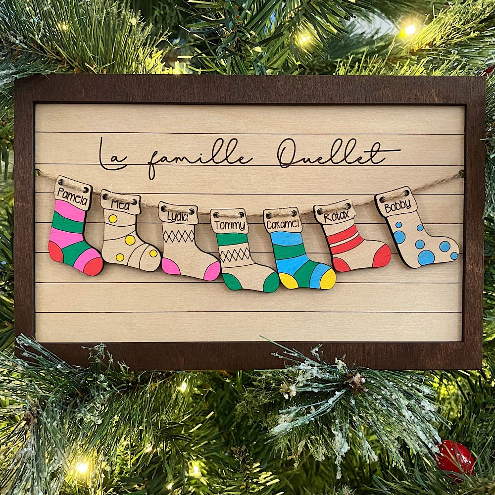 Plaquette familiale en bois avec bas de Noël - Les Zacôtés d’Emilie