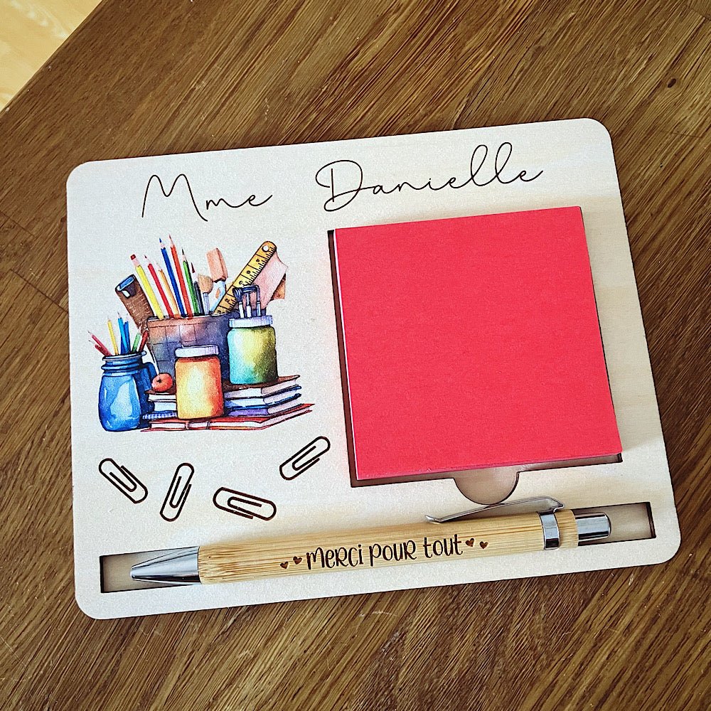 Porte bloc-notes en bois pour éducatrice – Les Zacôtés d’Emilie