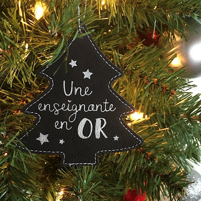 Ornement en cuir « Une éducatrice en OR » en forme de sapin - Les Zacôtés d’Emilie