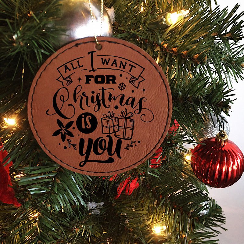 Ornement rond en cuir « All I want for Christmas is you » - Les Zacôtés d’Emilie
