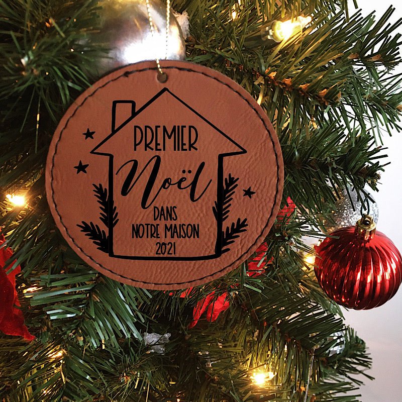 Ornement rond en cuir « Premier Noël dans notre maison » - Les Zacôtés d’Emilie