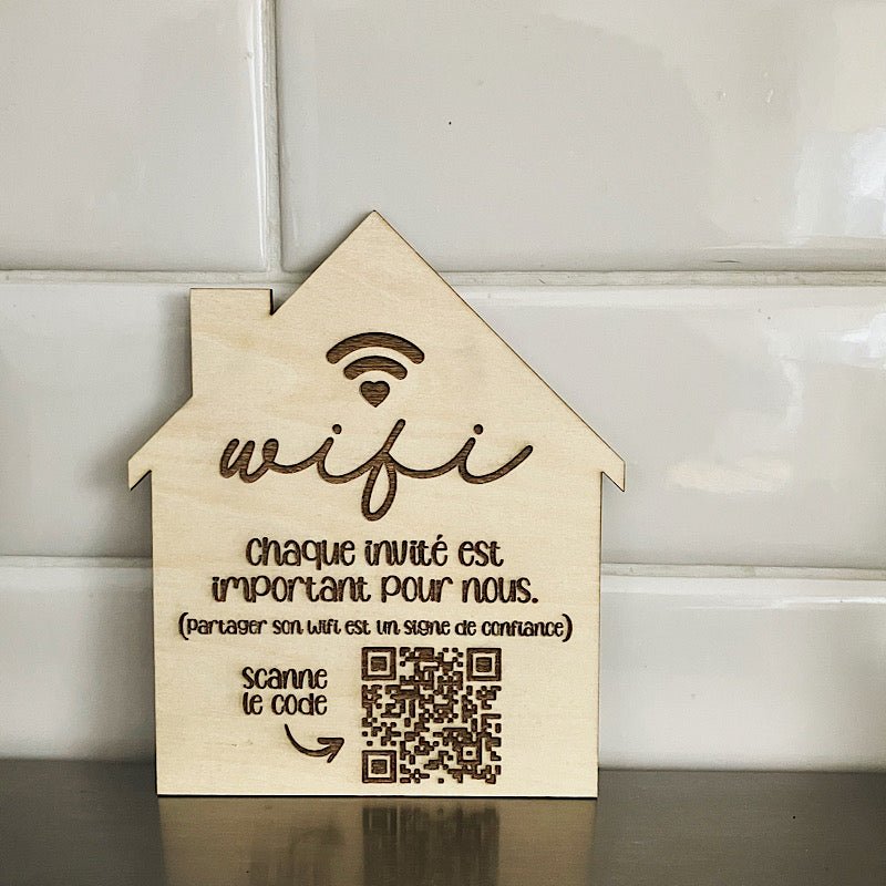 Plaquette personnalisée en bois en forme de maison avec le code QR de votre wifi - Les Zacôtés d’Emilie